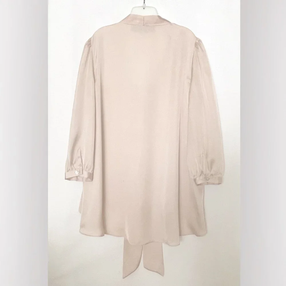 Beige polyester women's blouse. Size XS. 3/4 sleeve. V-neck. Button down - Picture 3 of 3